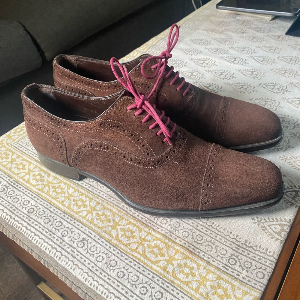 Classic brown suede, fit big. Rubber soles, great for Canadian weather.